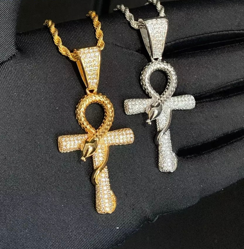 Gold Plated Iced Out Ankh Kruis Hanger Met Slang