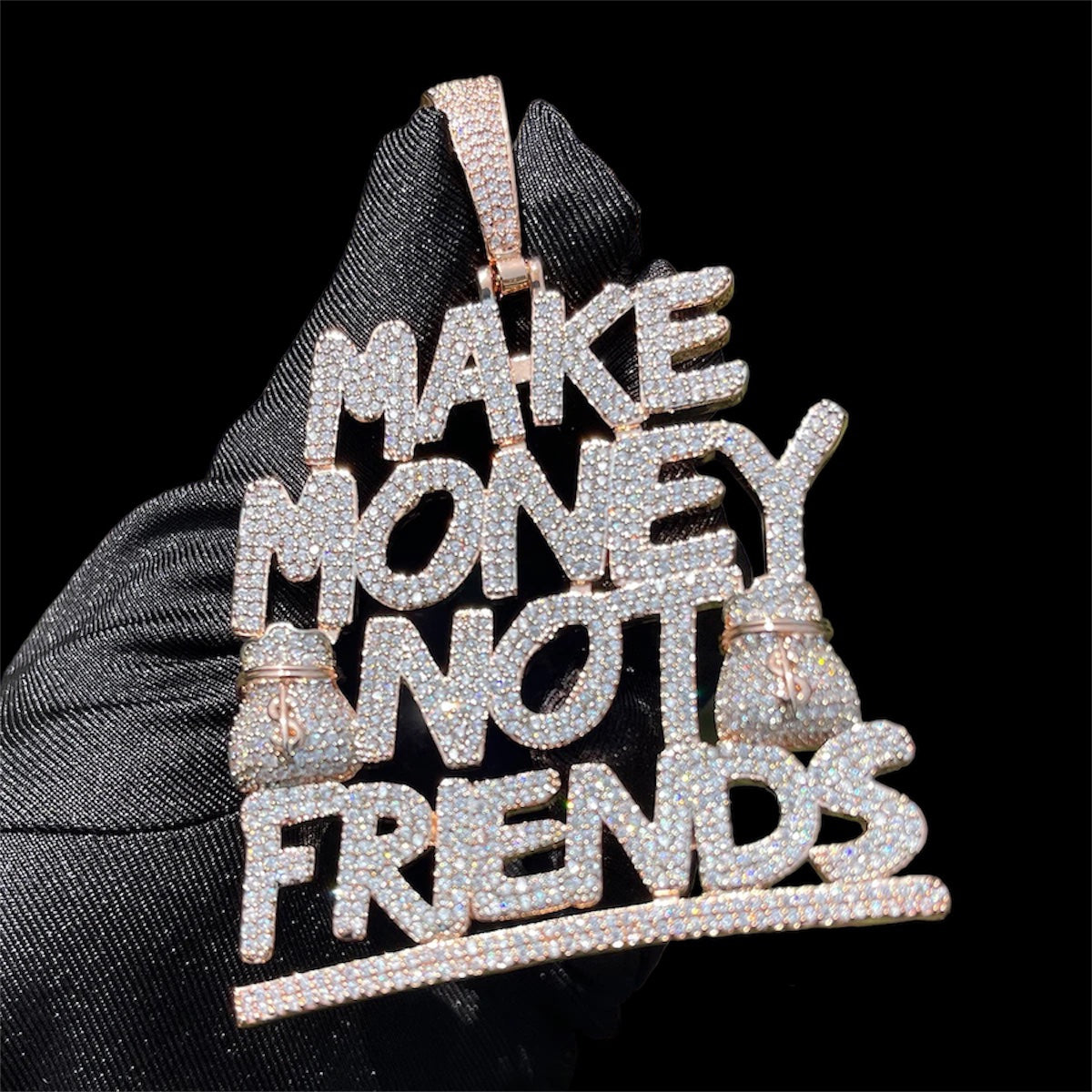 Make Money Not Friends Pendentif