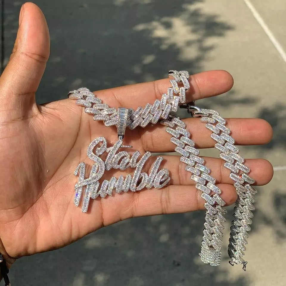 Pendentif Iced Out "Stay Humble" 